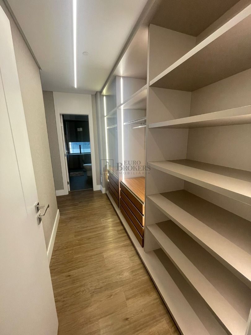 Apartamento à venda com 4 quartos, 252m² - Foto 11