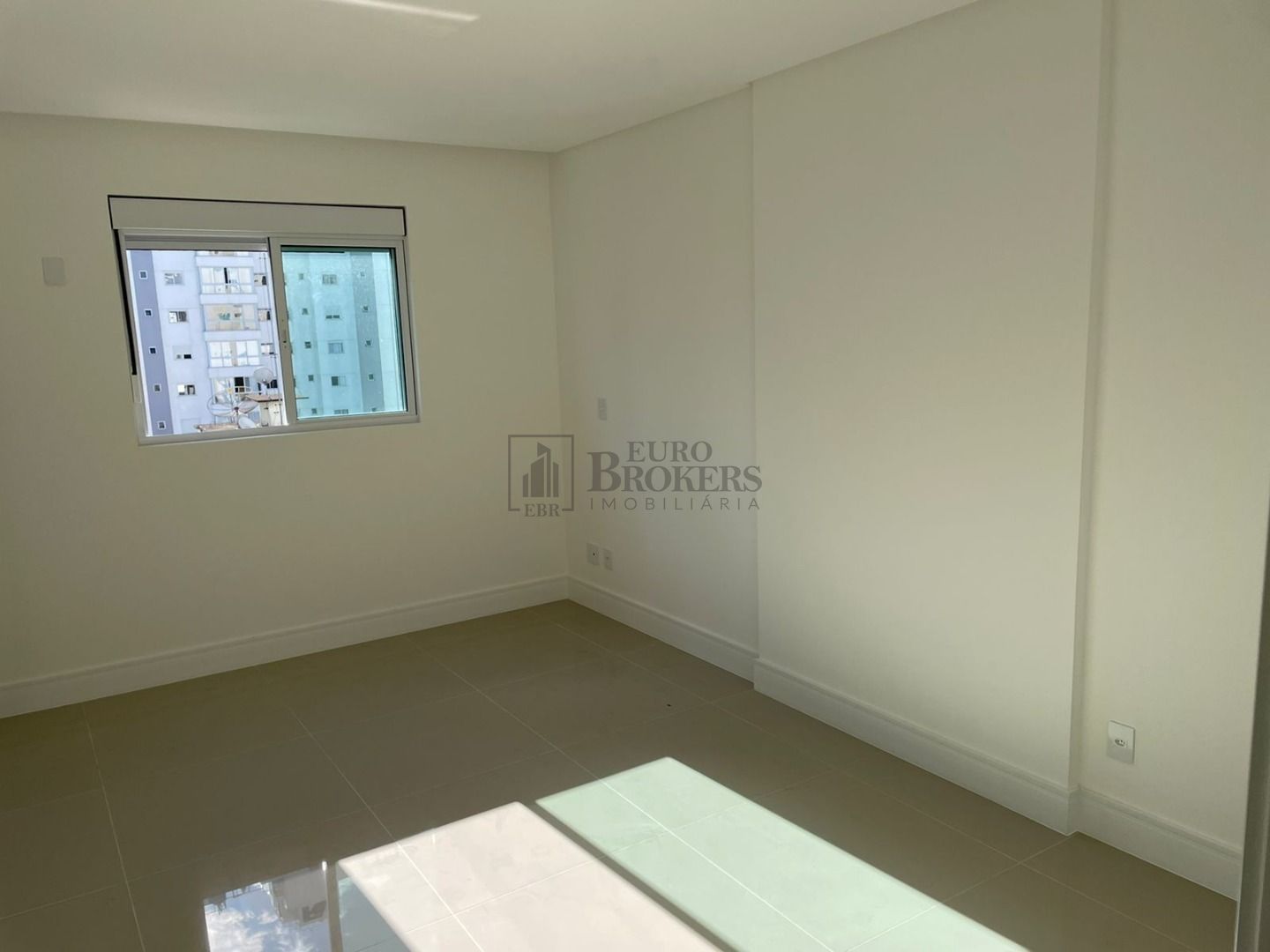 Apartamento à venda com 3 quartos, 117m² - Foto 11