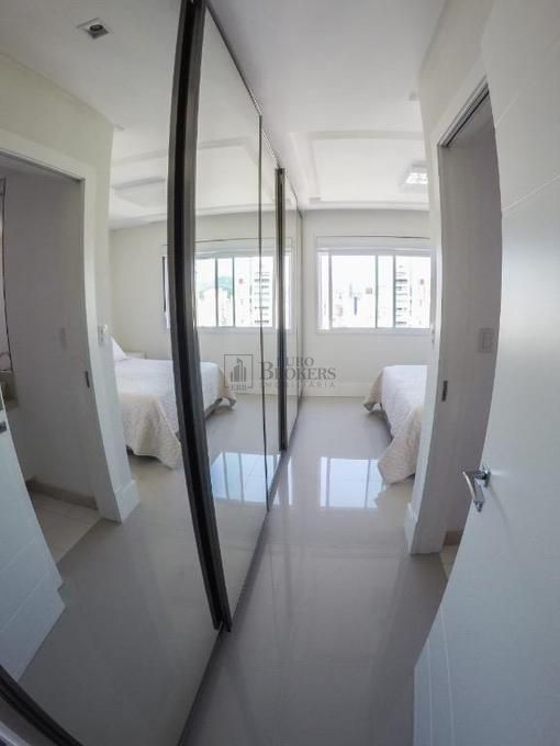 Apartamento à venda com 3 quartos, 136m² - Foto 17