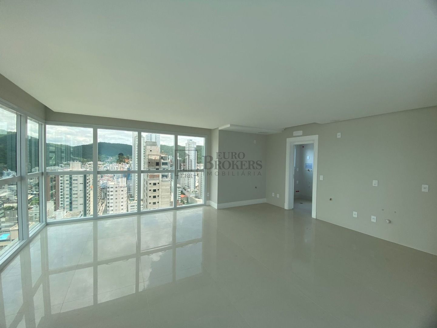 Apartamento  venda  no Centro - Balnerio Cambori, SC. Imveis