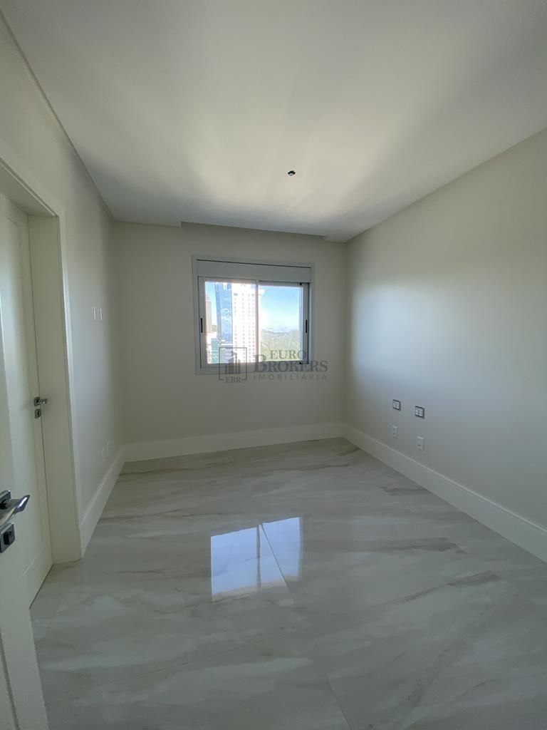 Apartamento à venda com 5 quartos, 230m² - Foto 13