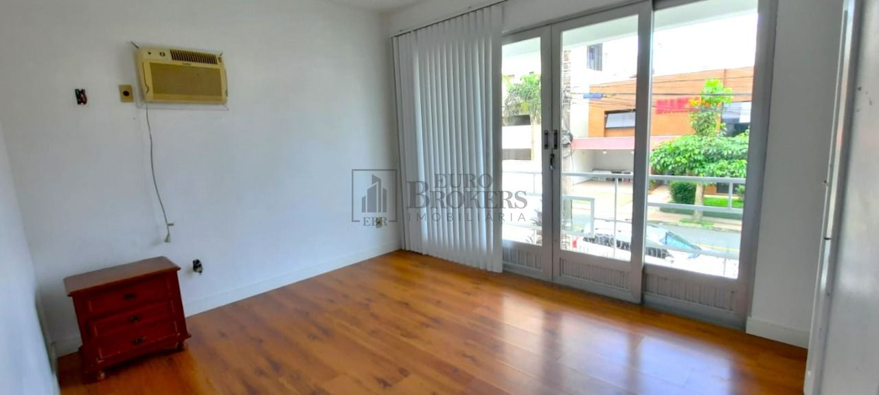 Casa à venda com 4 quartos, 260m² - Foto 30