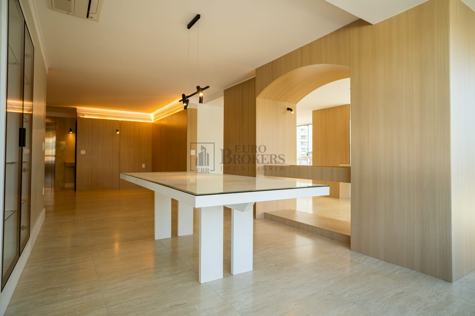 Apartamento à venda com 3 quartos, 196m² - Foto 3