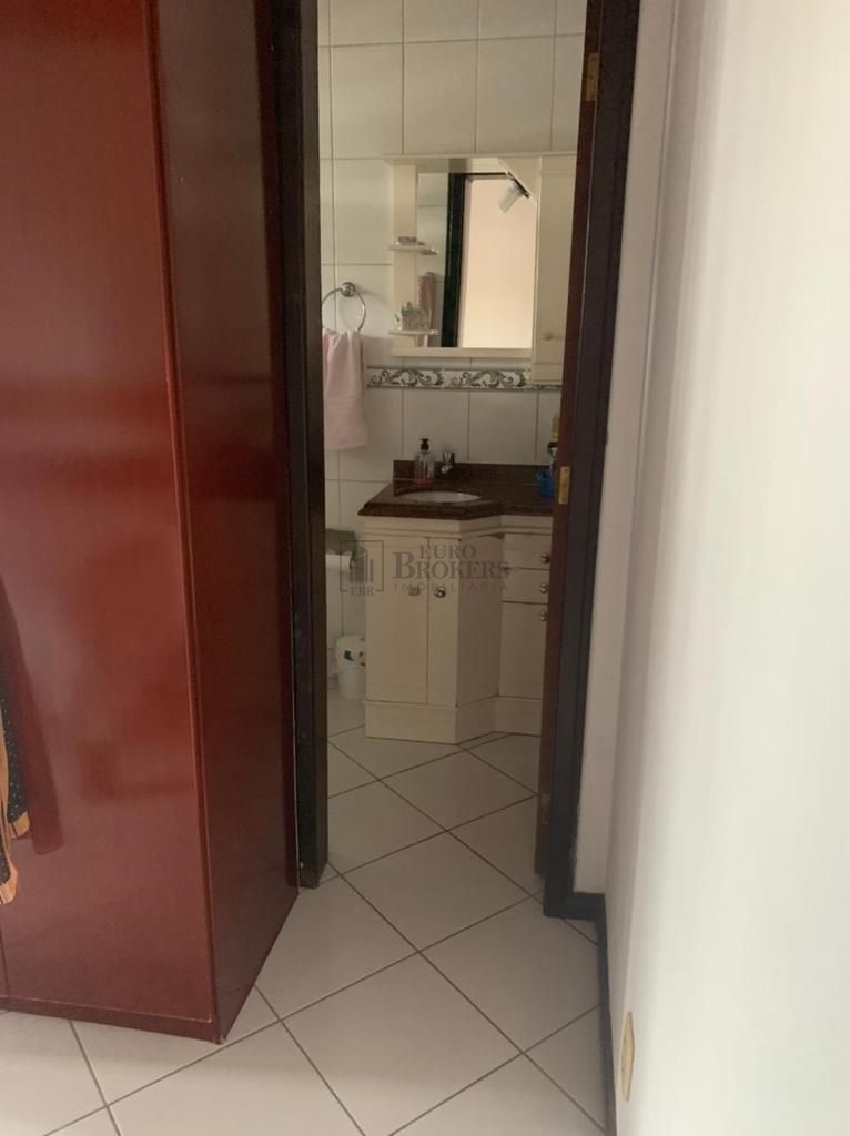 Casa à venda com 8 quartos, 280m² - Foto 19