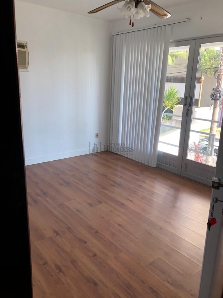 Casa à venda com 4 quartos, 260m² - Foto 16