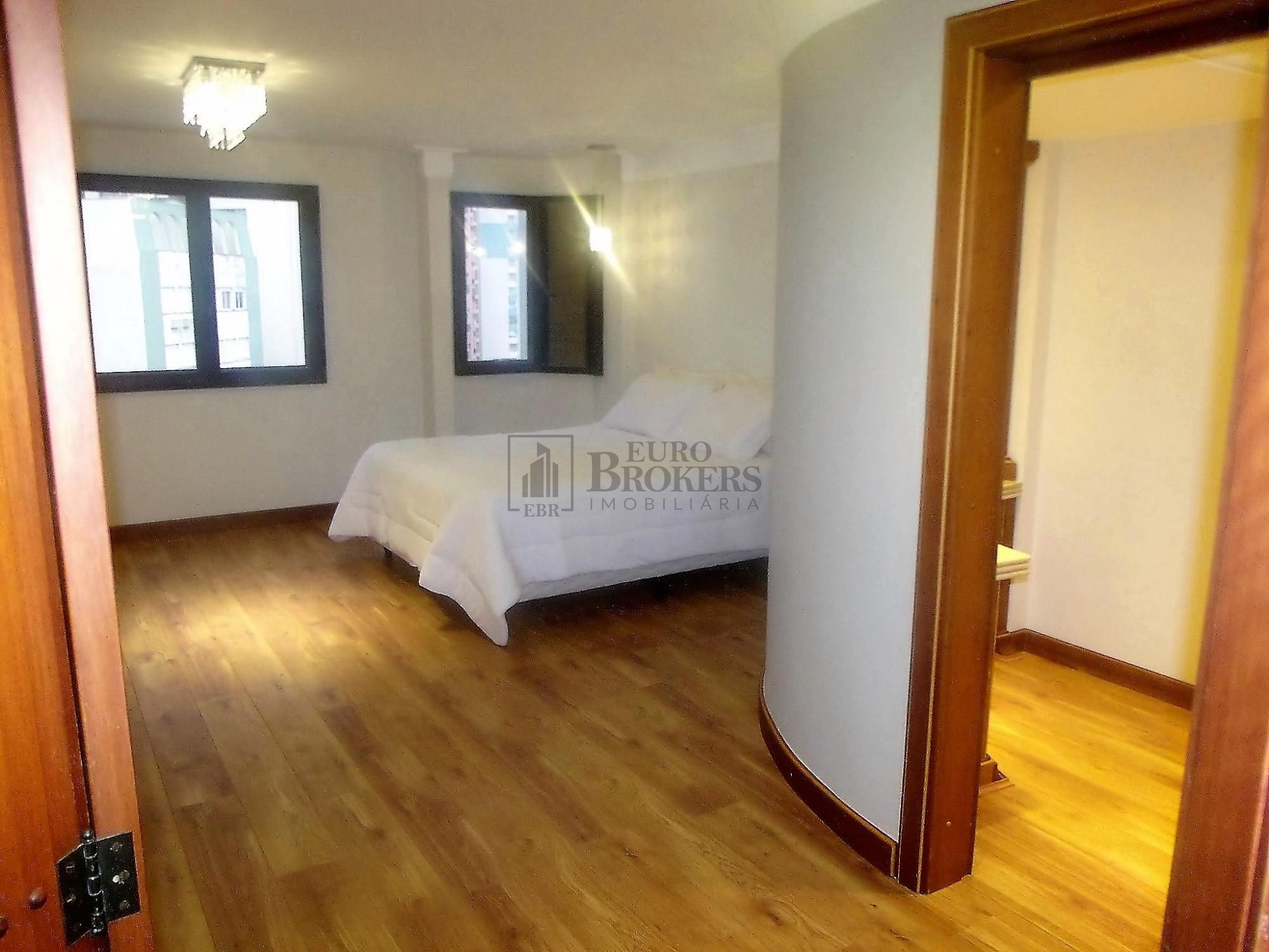 Apartamento à venda com 5 quartos, 320m² - Foto 17