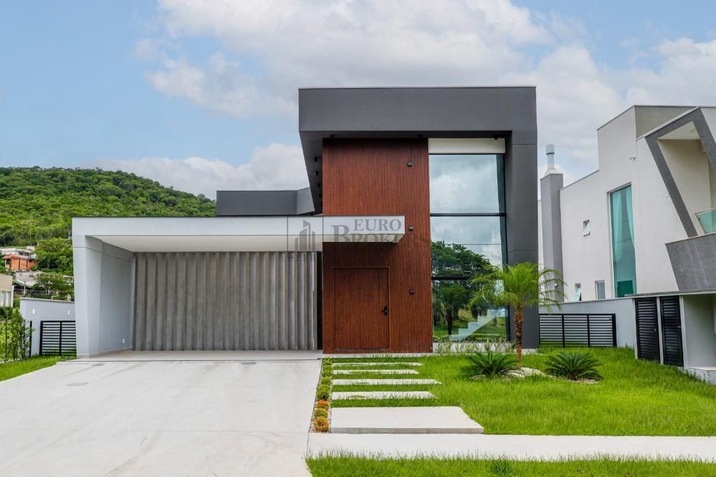 Casa em condomnio  venda  no Santa Regina - Cambori, SC. Imveis