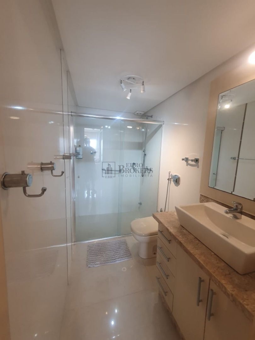 Apartamento à venda com 4 quartos, 206m² - Foto 17