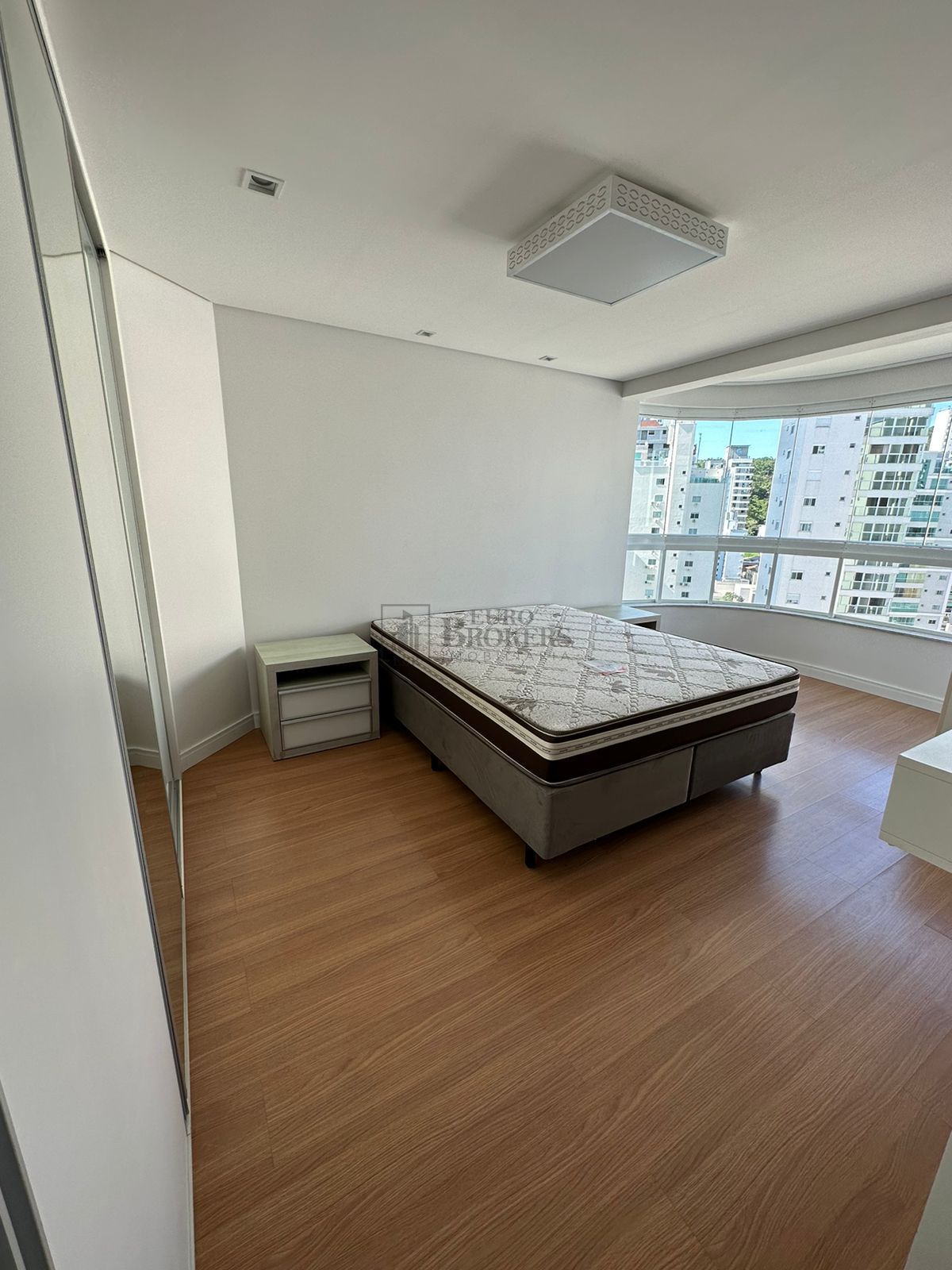 Apartamento para alugar com 3 quartos, 150m² - Foto 16