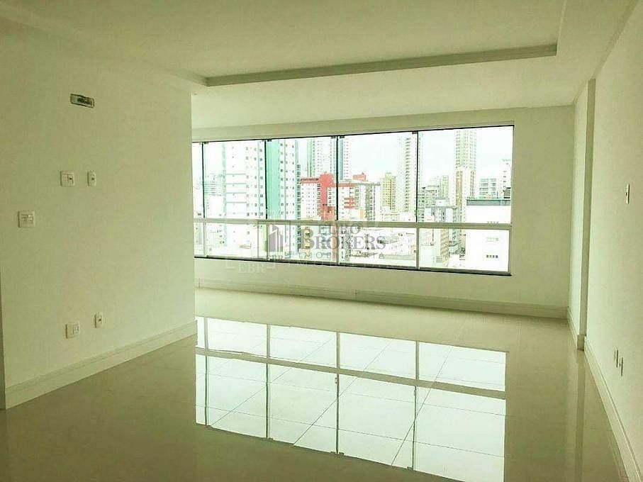 Apartamento  venda  no Centro - Balnerio Cambori, SC. Imveis