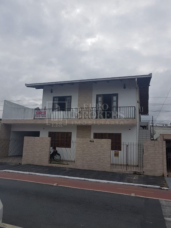 Sobrado à venda com 3 quartos, 130m² - Foto 1