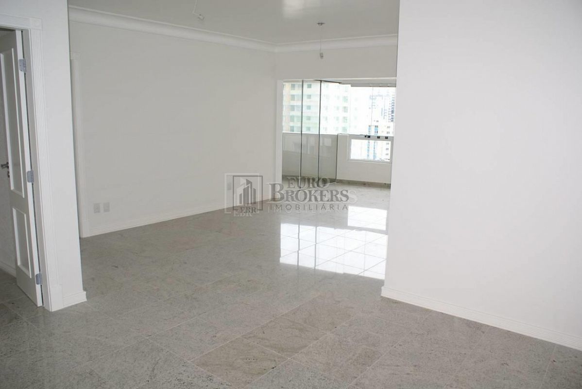 Apartamento  venda  no Centro - Balnerio Cambori, SC. Imveis