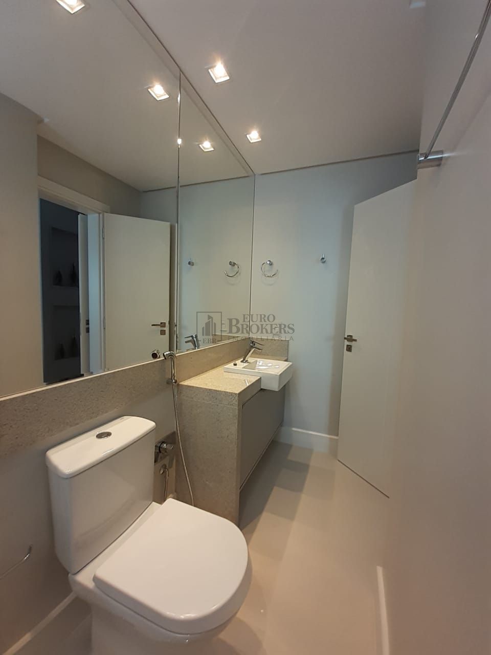 Apartamento para alugar com 5 quartos, 237m² - Foto 27