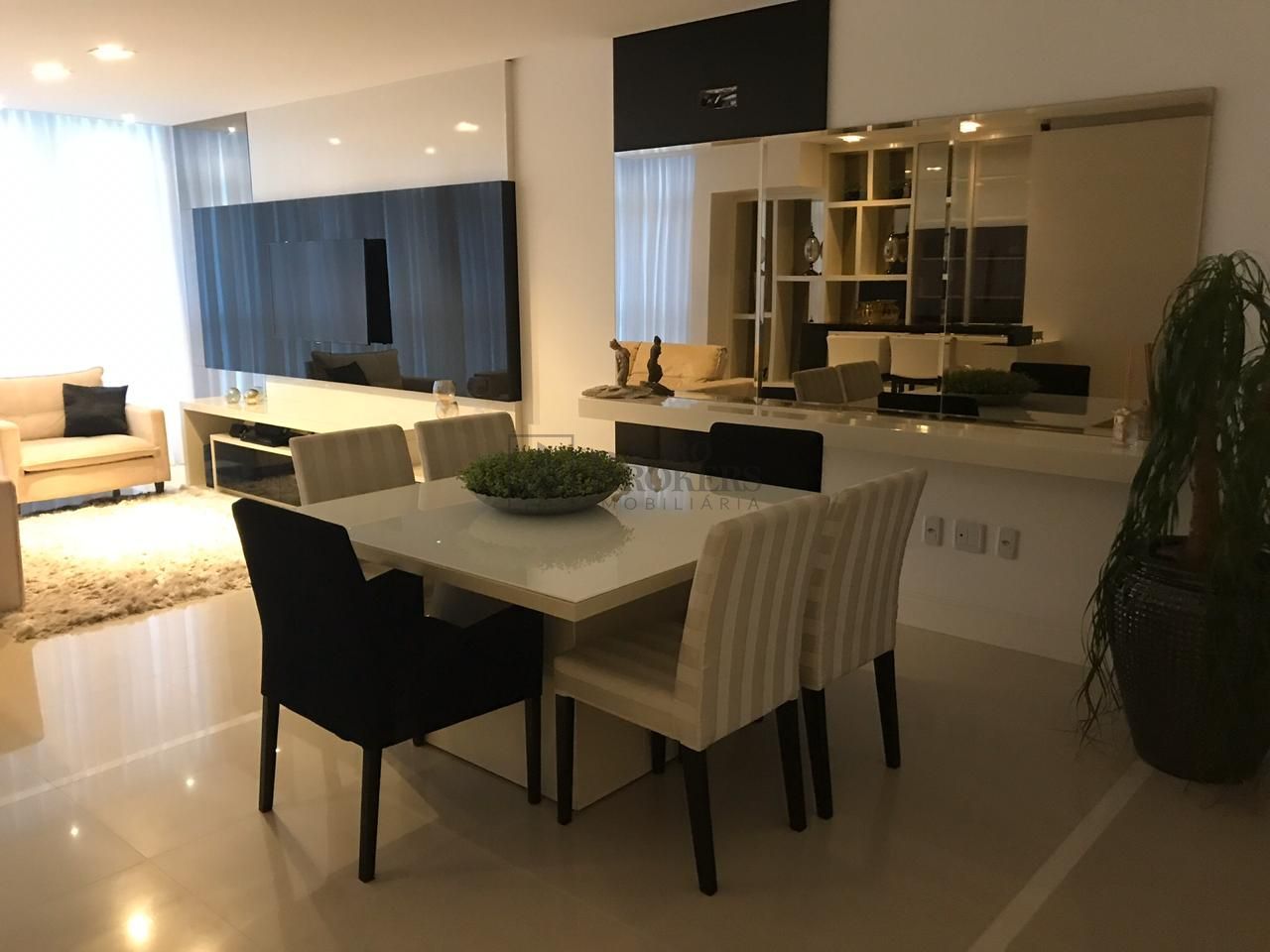 Apartamento  venda  no Centro - Balnerio Cambori, SC. Imveis