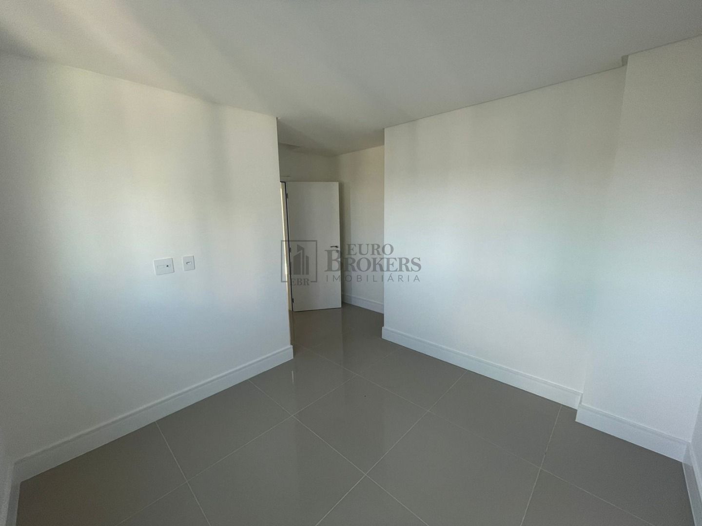 Apartamento à venda com 3 quartos, 117m² - Foto 19