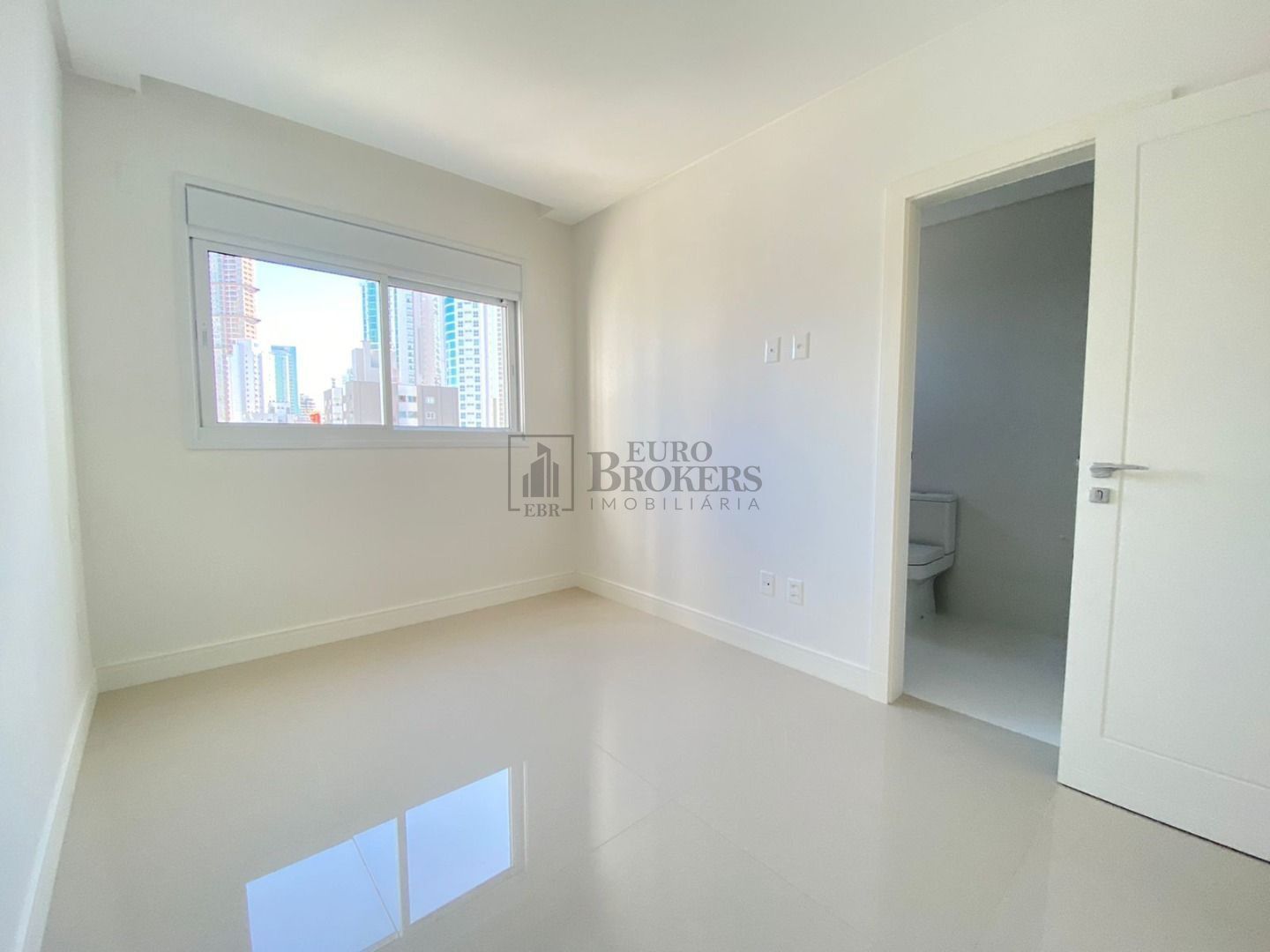 Apartamento à venda com 4 quartos, 144m² - Foto 10