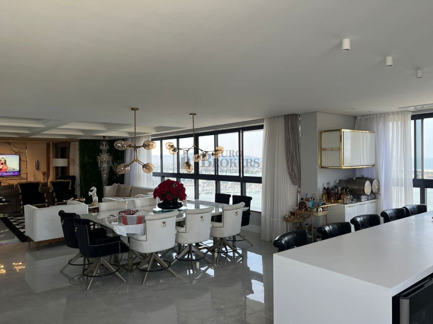 Apartamento à venda com 3 quartos, 322m² - Foto 2