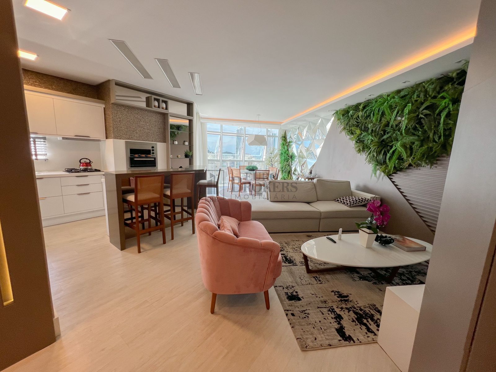 Apartamento à venda com 3 quartos, 130m² - Foto 2