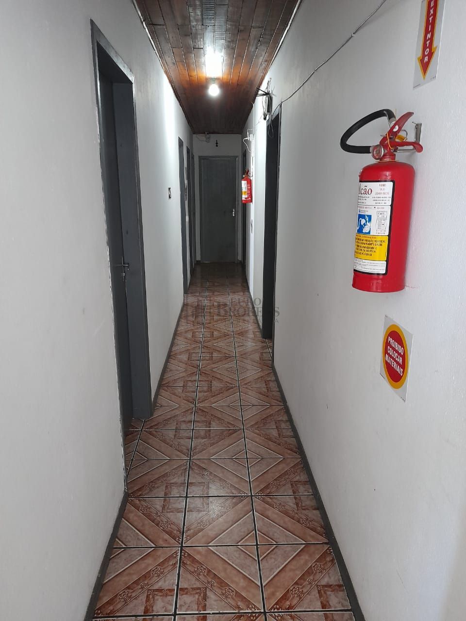 Casa Comercial à venda com 24 quartos, 550m² - Foto 11