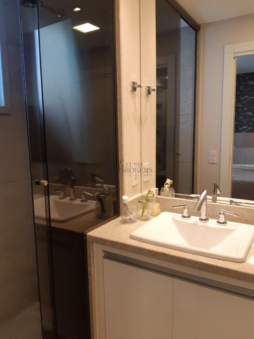 Apartamento à venda com 5 quartos, 242m² - Foto 12