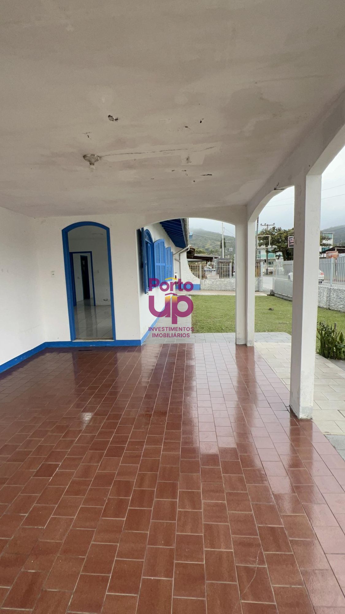 Ponto Comercial de Esquina no Centro de Porto Belo - Alto Fluxo