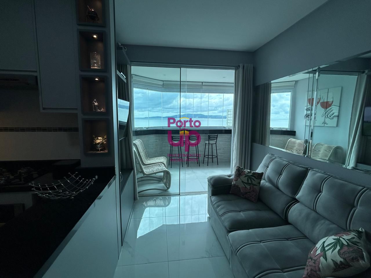 Apartamento mobiliado com 3 quartos e vista mar para locação anual em Itapema