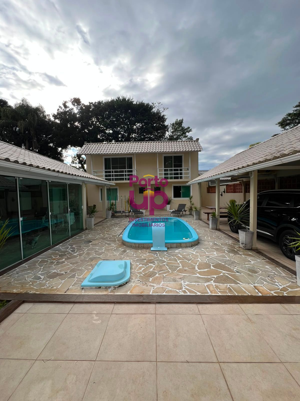 Casa Térrea com Piscina no Centro de Porto Belo/SC – Excelente Localização