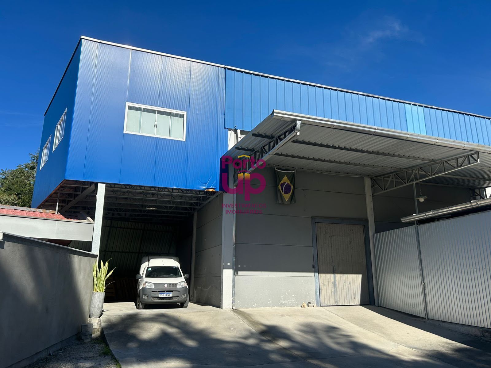 Galpão Comercial 1400m² | 2 Pisos com Elevador, Refeitório, Trifásico em Gaspar