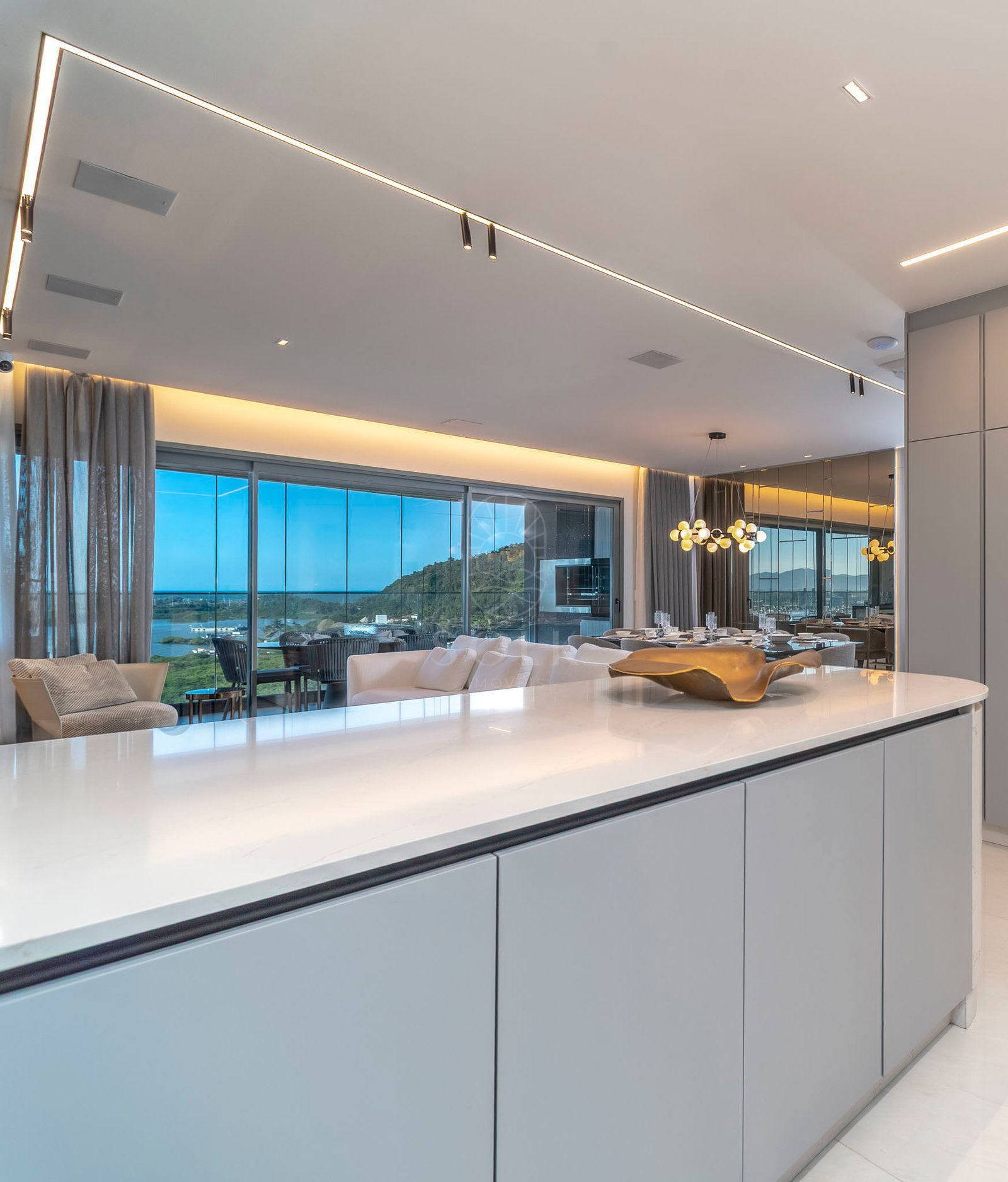 skyline_decorado-203-2.jpg-name-105118772ed61effc2528306ad8a6b03e124a5b3aa381c76a87eac09d1ab835d.jpg