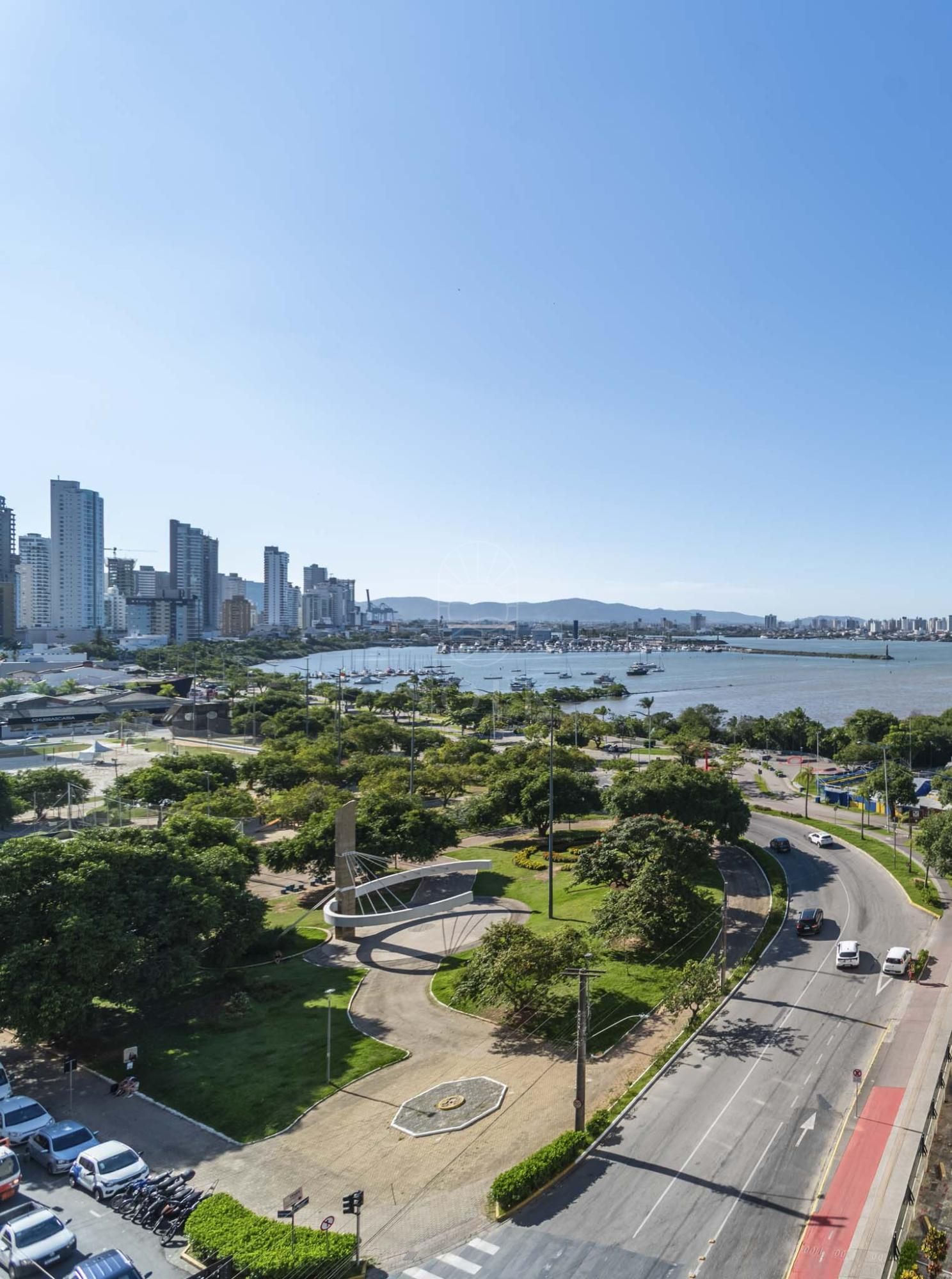 skyline_decorado-104.jpg-name-66db35a399ab9593e313bd672b9f611c86af3cfc77fb68a4eeb7376dce330b58.jpg