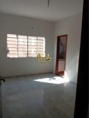 ALUGO CASA PRÓXIMO CENTRO POLÍTICO