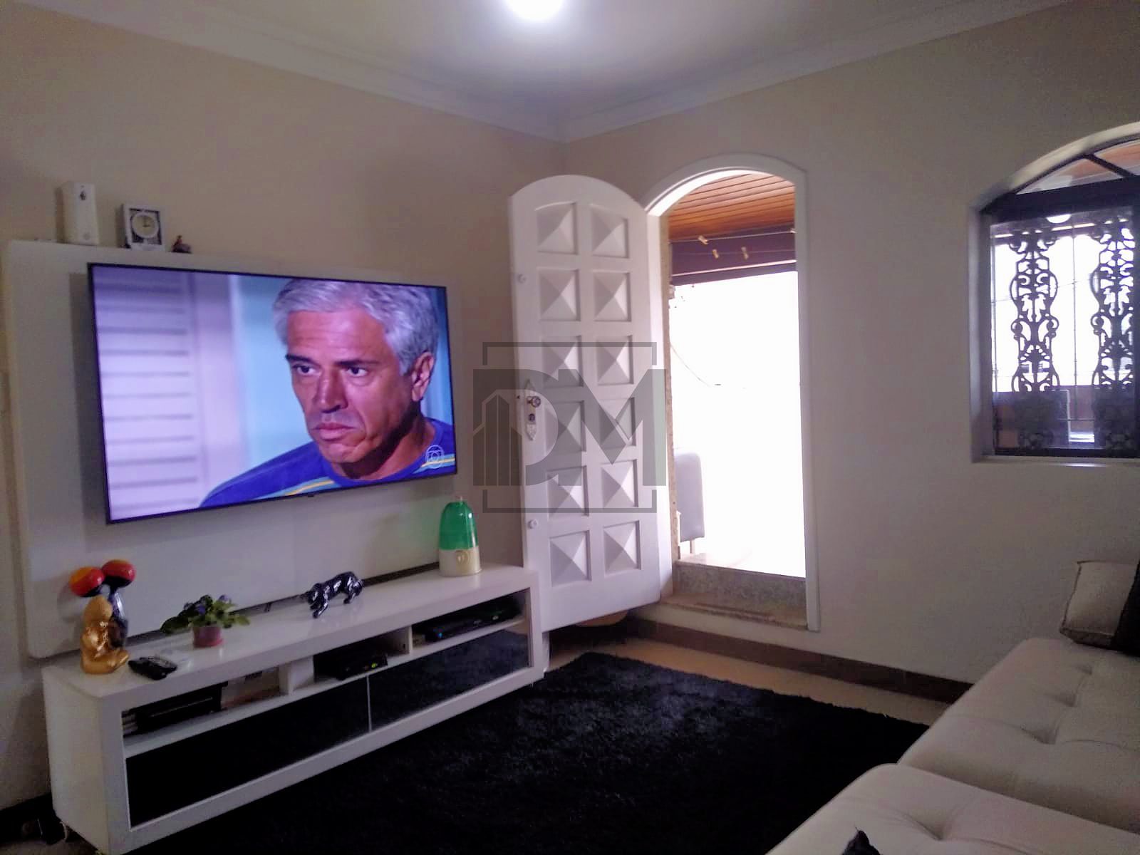 Casa à venda com 3 quartos, 230m² - Foto 2