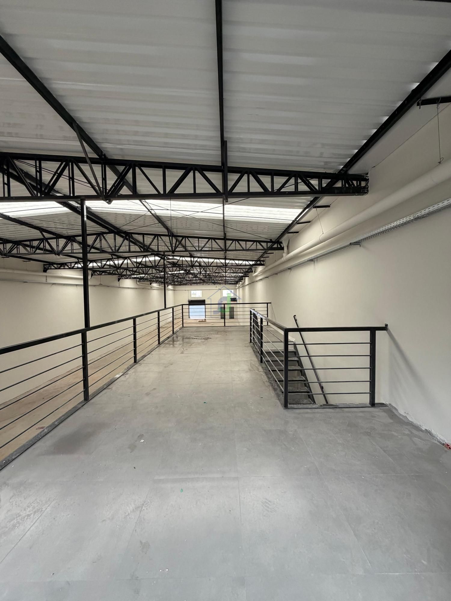 Pavilhão/galpão/depósito com 1 Dormitórios para alugar, 678 m² por R$ 9.500,00 Pavilhão/galpão/depósito com 1 Dormitórios para alugar, 678 m² por R$ 9.500,00