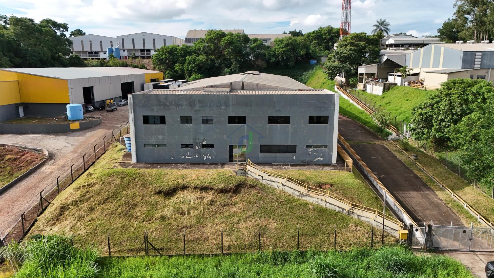 Pavilhão/galpão/depósito com 10 Dormitórios à venda, 5.496 m² por R$ 4.300.000,00 Pavilhão/galpão/depósito com 10 Dormitórios à venda, 5.496 m² por R$ 4.300.000,00