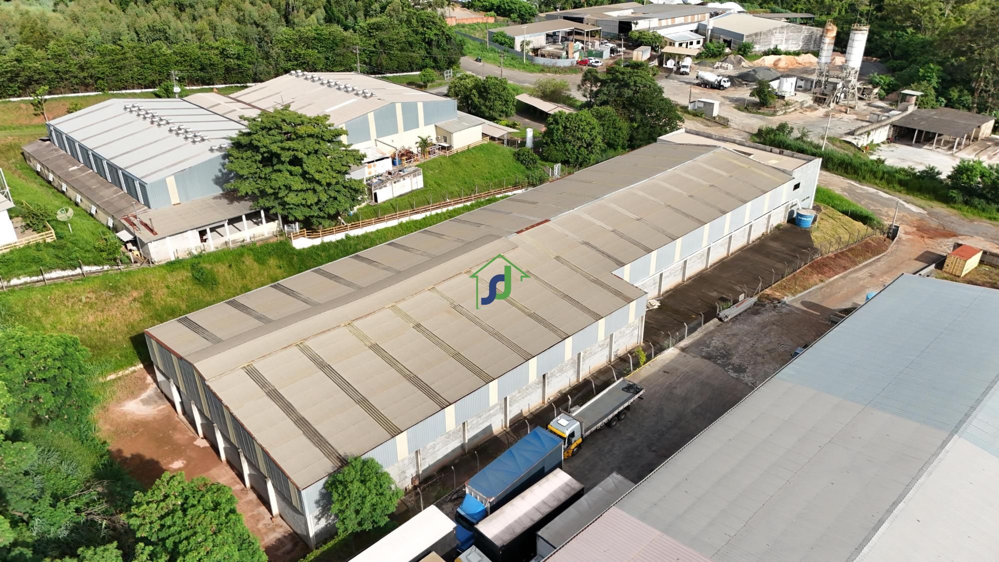 Pavilhão/galpão/depósito com 10 Dormitórios para alugar, 5.496 m² por R$ 32.000,00 Pavilhão/galpão/depósito com 10 Dormitórios para alugar, 5.496 m² por R$ 32.000,00