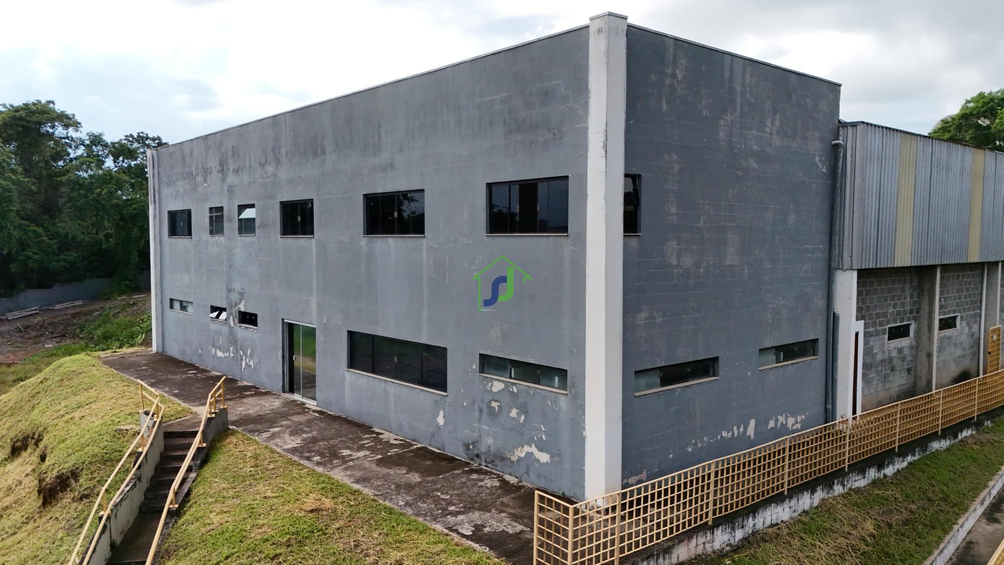 Pavilhão/galpão/depósito com 10 Dormitórios para alugar, 5.496 m² por R$ 32.000,00 Pavilhão/galpão/depósito com 10 Dormitórios para alugar, 5.496 m² por R$ 32.000,00