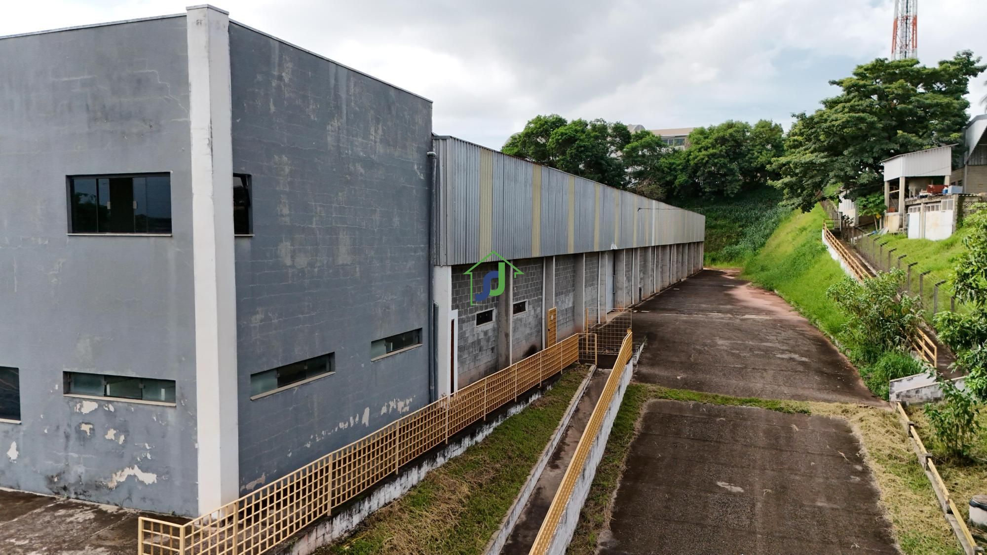 Pavilhão/galpão/depósito com 10 Dormitórios para alugar, 5.496 m² por R$ 32.000,00 Pavilhão/galpão/depósito com 10 Dormitórios para alugar, 5.496 m² por R$ 32.000,00