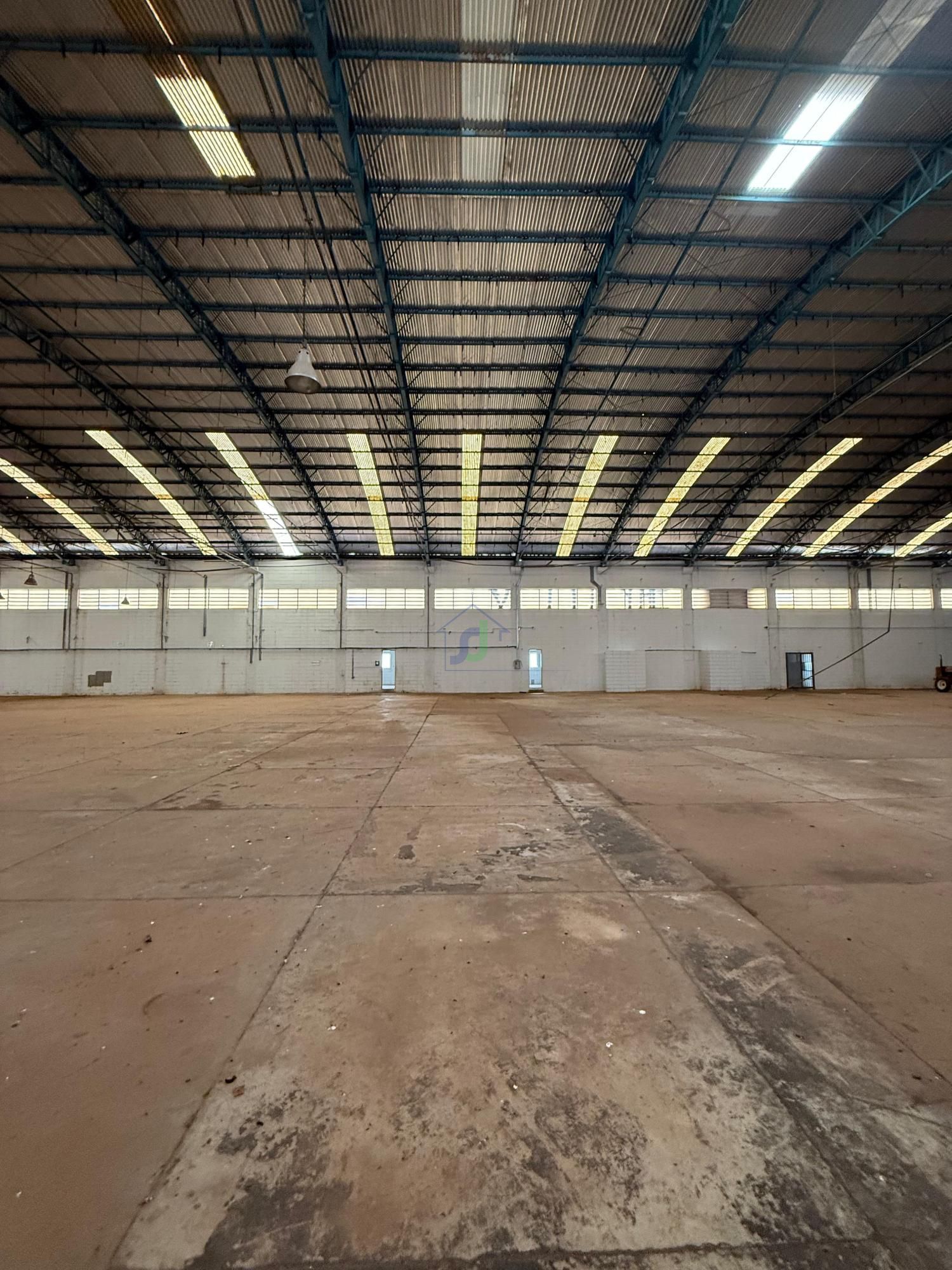 Pavilhão/galpão/depósito com 2 Dormitórios para alugar, 10.000 m² por R$ 30.000,00 Pavilhão/galpão/depósito com 2 Dormitórios para alugar, 10.000 m² por R$ 30.000,00