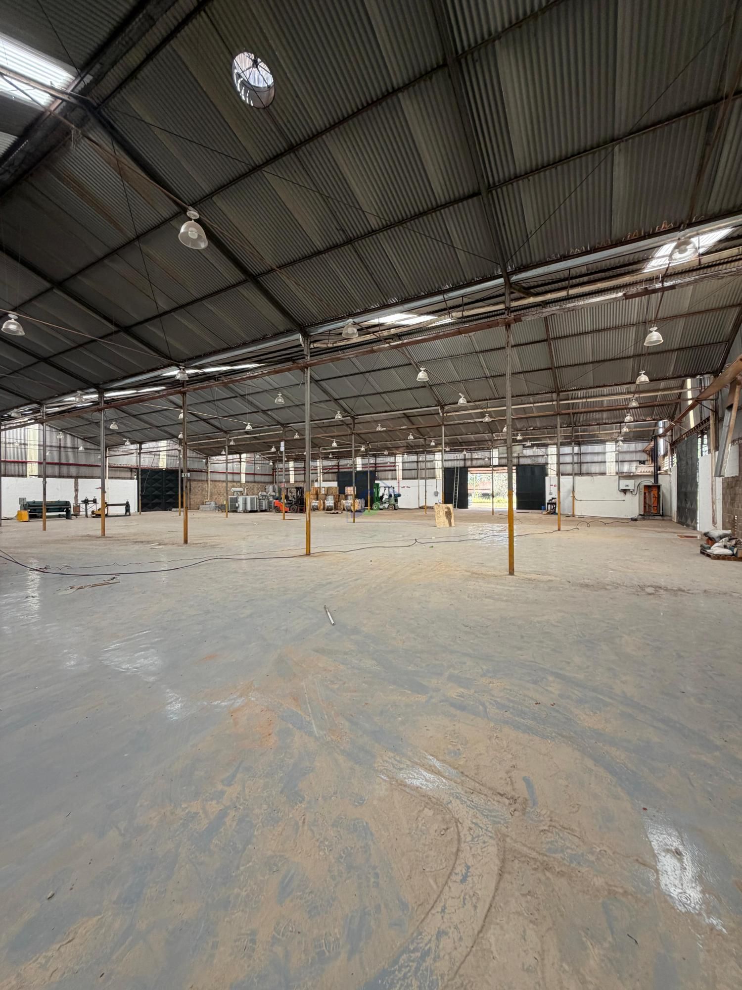 Pavilhão/galpão/depósito com 10 Dormitórios para alugar, 11.117 m² por R$ 35.000,00 Pavilhão/galpão/depósito com 10 Dormitórios para alugar, 11.117 m² por R$ 35.000,00