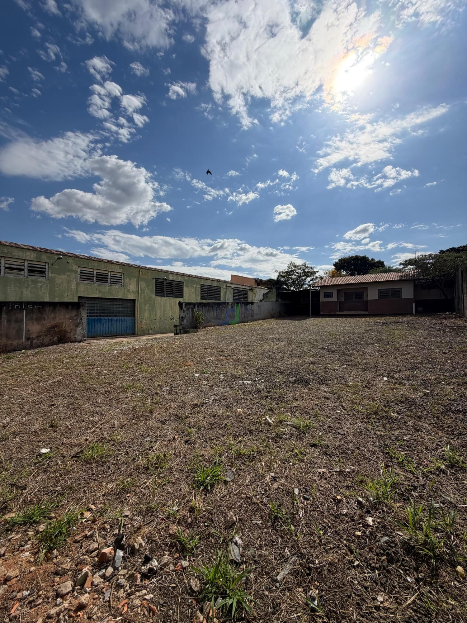 Pavilhão/galpão/depósito com 3 Dormitórios para alugar, 1.050 m² por R$ 8.000,00 Pavilhão/galpão/depósito com 3 Dormitórios para alugar, 1.050 m² por R$ 8.000,00