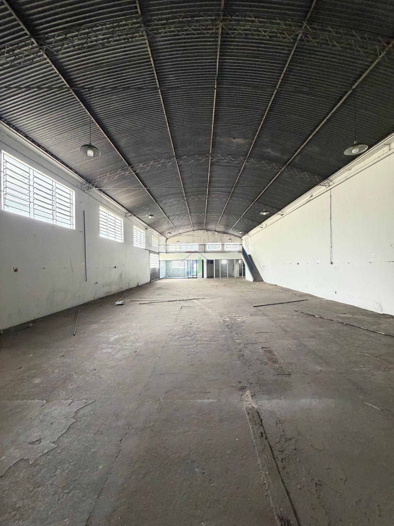 Pavilhão/galpão/depósito com 3 Dormitórios para alugar, 1.050 m² por R$ 8.000,00 Pavilhão/galpão/depósito com 3 Dormitórios para alugar, 1.050 m² por R$ 8.000,00