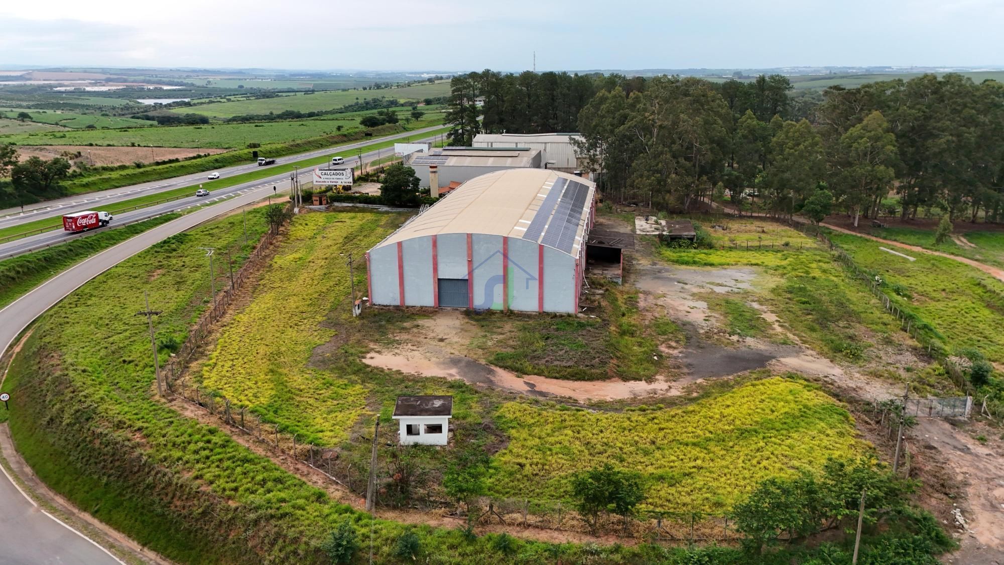 Pavilhão/galpão/depósito com 2 Dormitórios para alugar, 10.000 m² por R$ 30.000,00 Pavilhão/galpão/depósito com 2 Dormitórios para alugar, 10.000 m² por R$ 30.000,00
