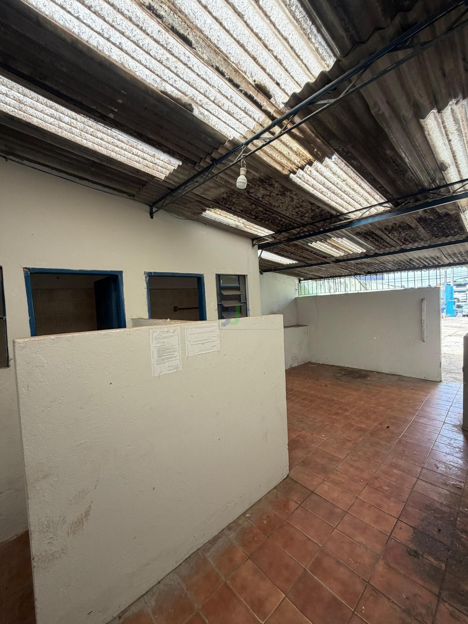 Pavilhão/galpão/depósito com 3 Dormitórios para alugar, 1.050 m² por R$ 8.000,00 Pavilhão/galpão/depósito com 3 Dormitórios para alugar, 1.050 m² por R$ 8.000,00