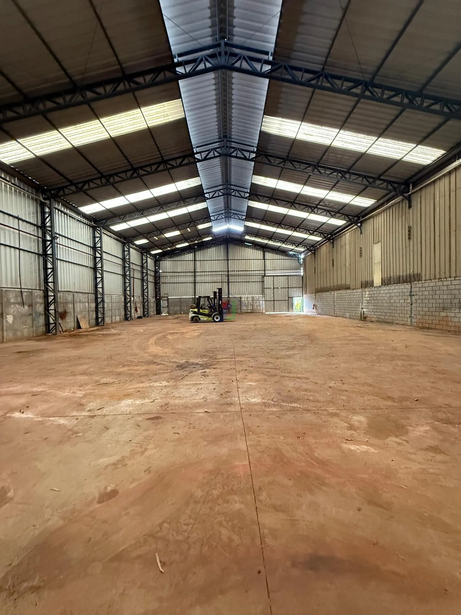 Pavilhão/galpão/depósito com 1 Dormitórios para alugar, 750 m² por R$ 9.000,00 Pavilhão/galpão/depósito com 1 Dormitórios para alugar, 750 m² por R$ 9.000,00