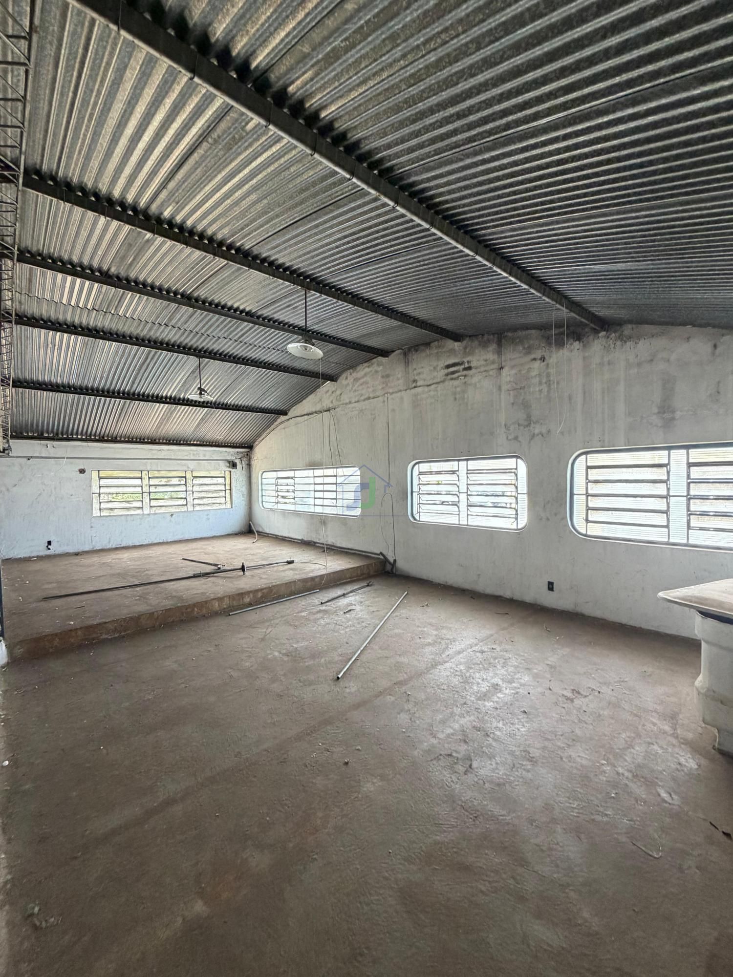 Pavilhão/galpão/depósito com 3 Dormitórios para alugar, 1.050 m² por R$ 8.000,00 Pavilhão/galpão/depósito com 3 Dormitórios para alugar, 1.050 m² por R$ 8.000,00
