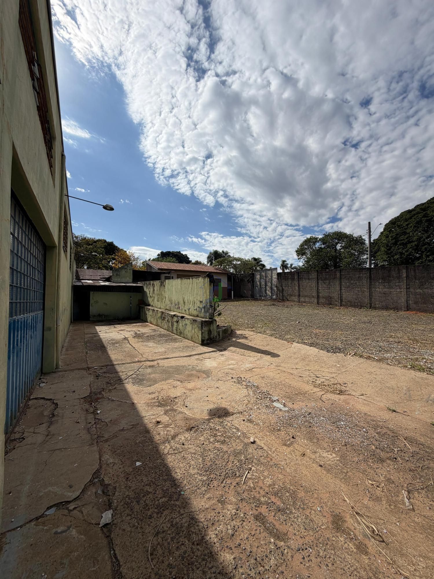 Pavilhão/galpão/depósito com 3 Dormitórios para alugar, 1.050 m² por R$ 8.000,00 Pavilhão/galpão/depósito com 3 Dormitórios para alugar, 1.050 m² por R$ 8.000,00