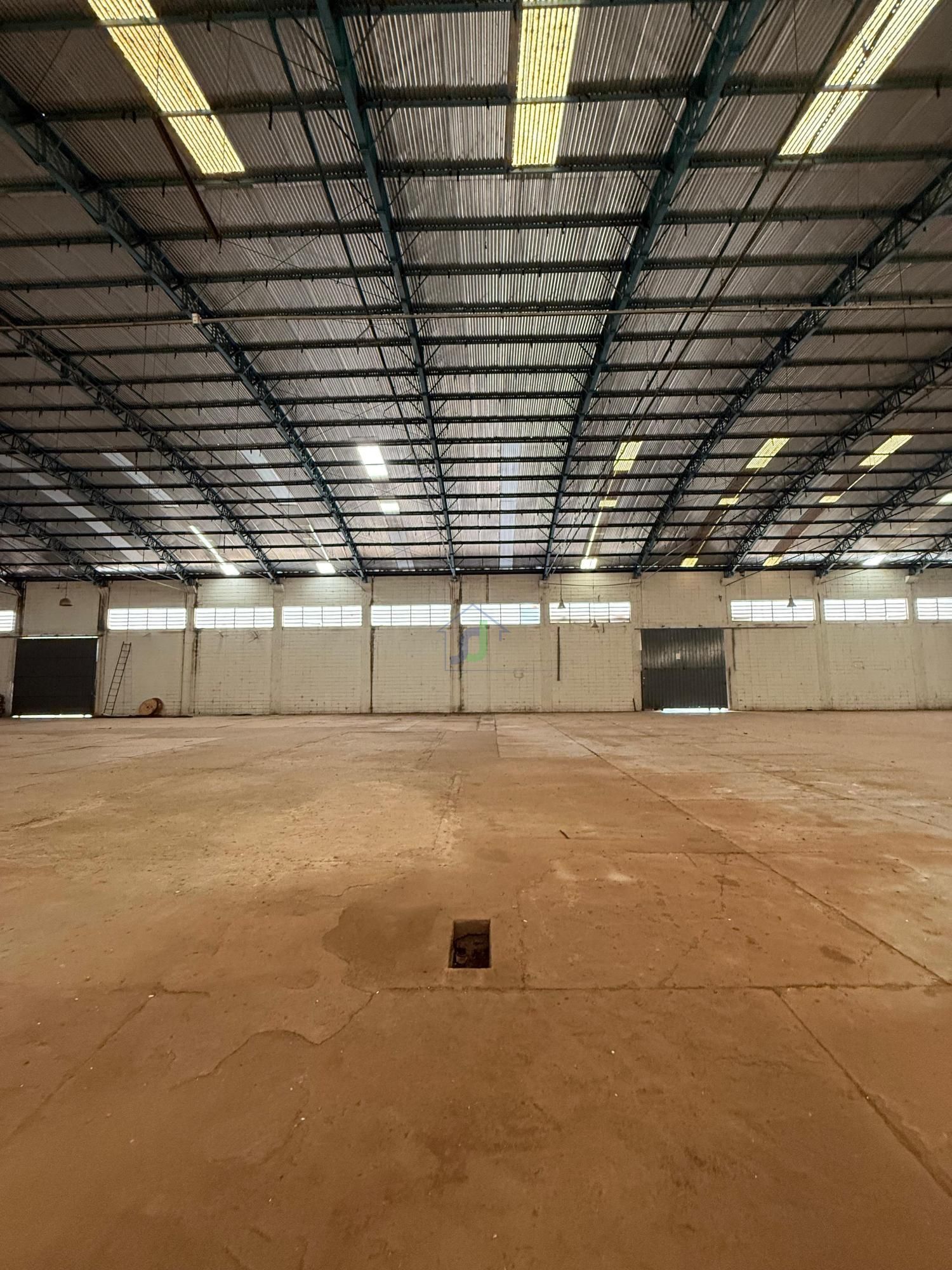 Pavilhão/galpão/depósito com 2 Dormitórios para alugar, 10.000 m² por R$ 30.000,00 Pavilhão/galpão/depósito com 2 Dormitórios para alugar, 10.000 m² por R$ 30.000,00