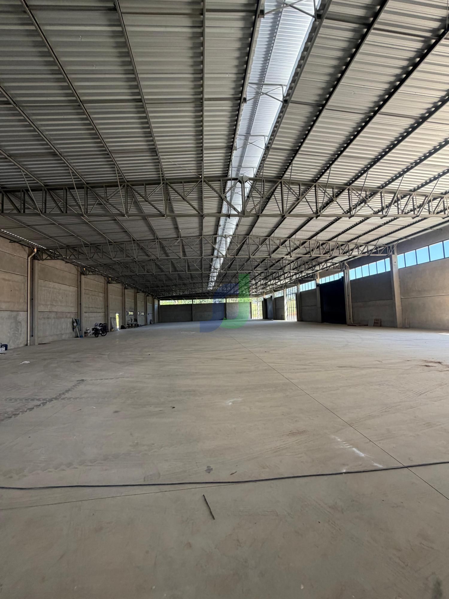 Pavilhão/galpão/depósito com 3 Dormitórios para alugar, 4.539 m² por R$ 50.000,00 Pavilhão/galpão/depósito com 3 Dormitórios para alugar, 4.539 m² por R$ 50.000,00
