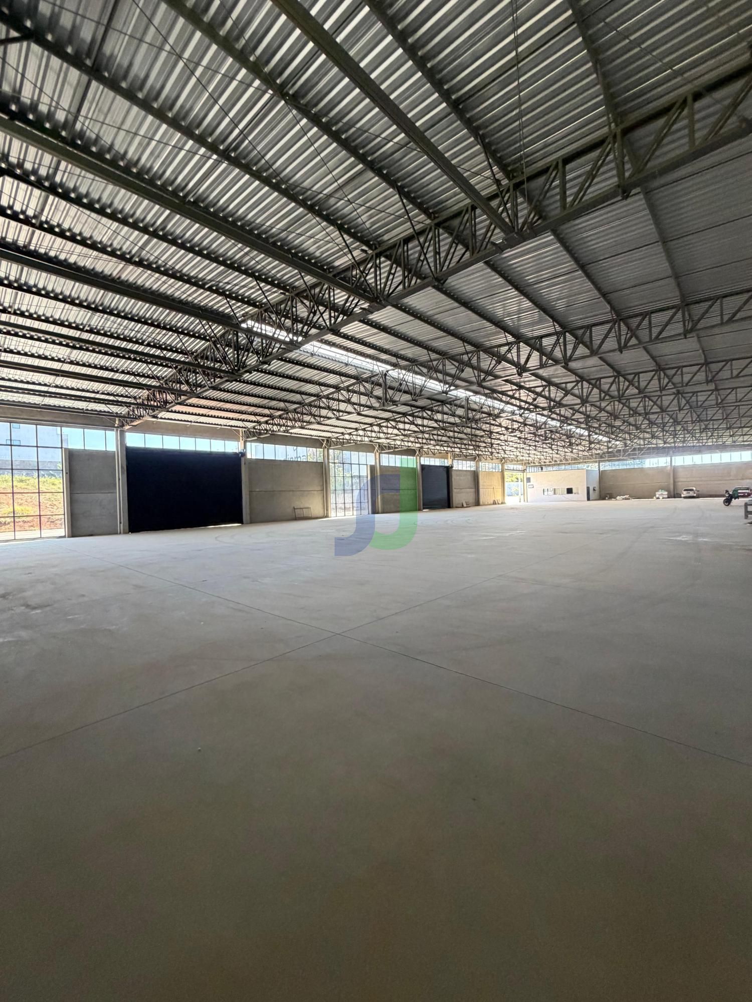 Pavilhão/galpão/depósito com 3 Dormitórios para alugar, 4.539 m² por R$ 50.000,00 Pavilhão/galpão/depósito com 3 Dormitórios para alugar, 4.539 m² por R$ 50.000,00