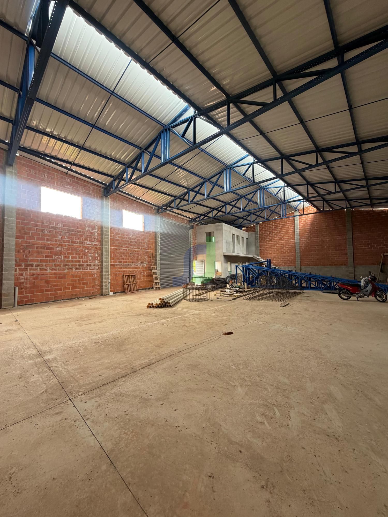 Pavilhão/galpão/depósito com 2 Dormitórios para alugar, 450 m² por R$ 8.500,00 Pavilhão/galpão/depósito com 2 Dormitórios para alugar, 450 m² por R$ 8.500,00